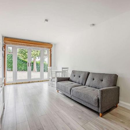 Beautiful 4-5 Bedroom Village House With Rural Views Salford  Exterior photo