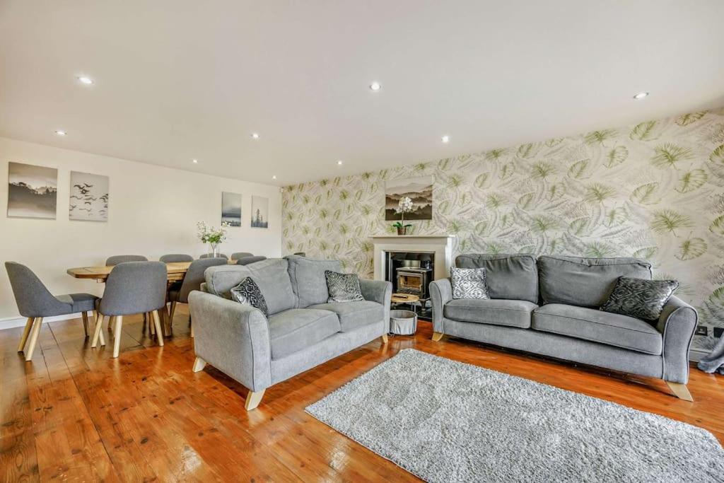 Beautiful 4-5 Bedroom Village House With Rural Views Salford  Exterior photo